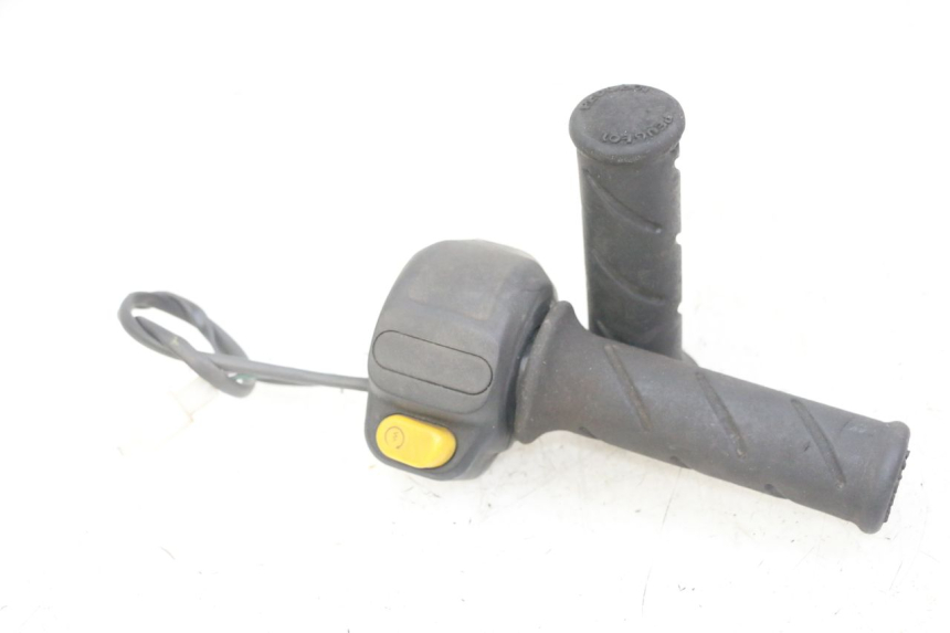 photo de RIGHT SWITCH PEUGEOT JET FORCE CARBU 50 (2003 - 2016)