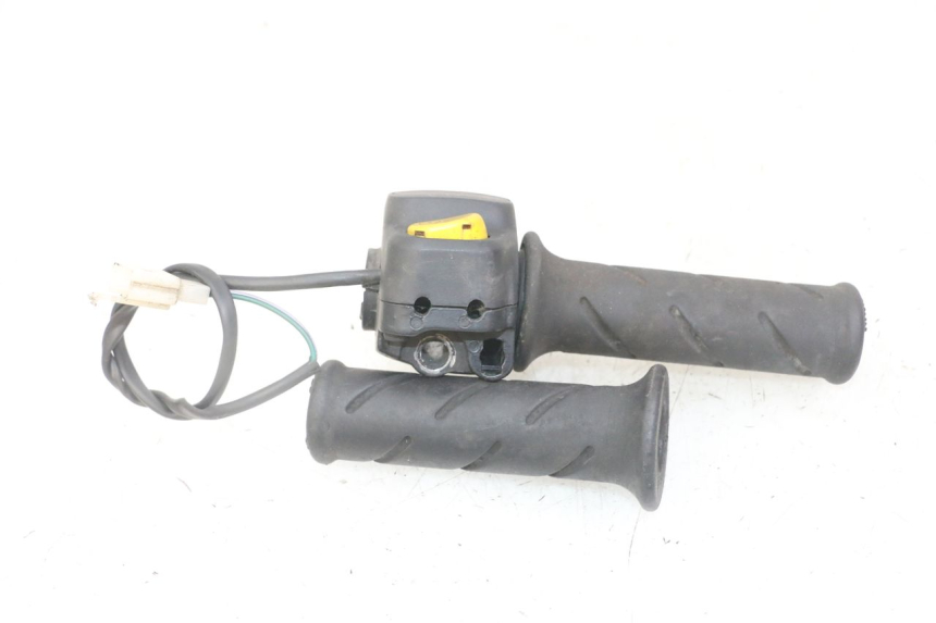 photo de RIGHT SWITCH PEUGEOT JET FORCE CARBU 50 (2003 - 2016)