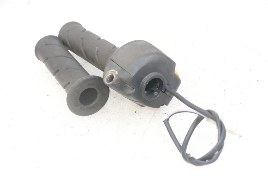 photo de RIGHT SWITCH PEUGEOT JET FORCE CARBU 50 (2003 - 2016)