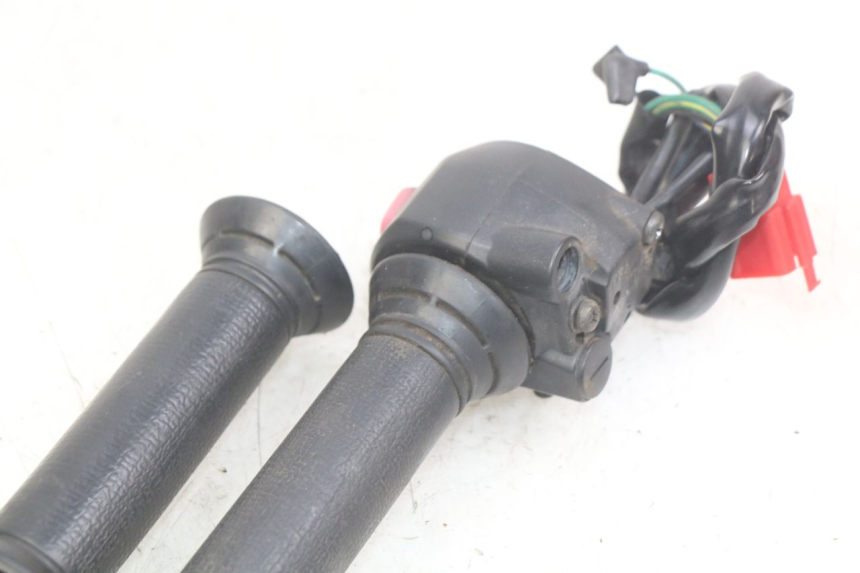photo de RIGHT HANDLEBAR SWITCH SYM JET SPORT XR 50 (2006 - 2015)