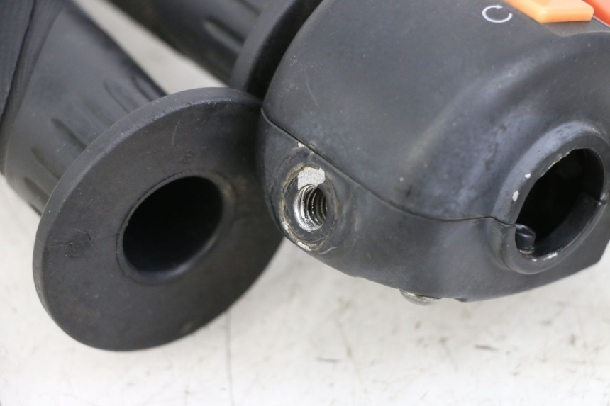 photo de RIGHT HANDLEBAR SWITCH JM MOTORS EVOLIS 4T 50 (2018 - 2022)