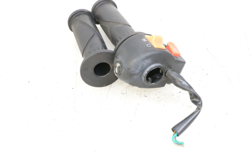 photo de RIGHT HANDLEBAR SWITCH JM MOTORS EVOLIS 4T 50 (2018 - 2022)