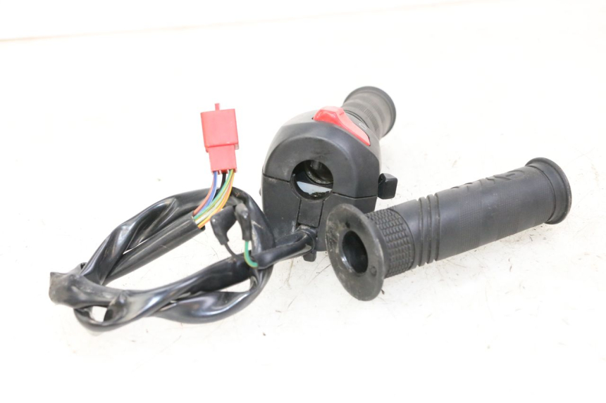 photo de RIGHT SWITCH SYM JOYMAX 125 (2010 - 2017)