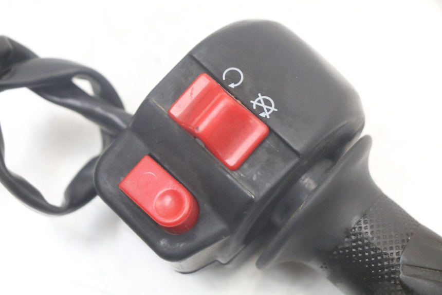 photo de RIGHT HANDLEBAR SWITCH KEEWAY RY6 2T 50 (2011 - 2019)