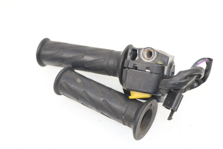 photo de RIGHT HANDLEBAR SWITCH PEUGEOT KISBEE 2T 50 (2010 - 2017)