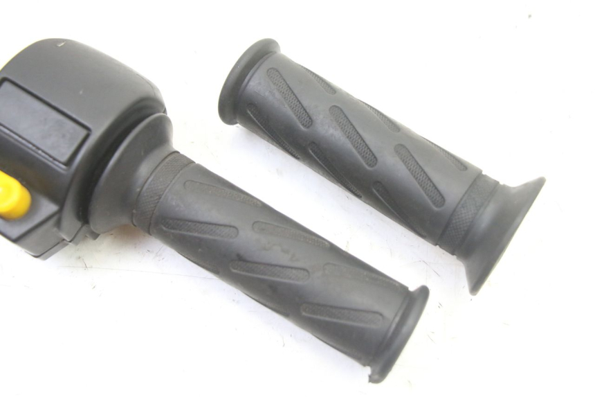 photo de RIGHT HANDLEBAR SWITCH PEUGEOT KISBEE 2T 50 (2010 - 2017)