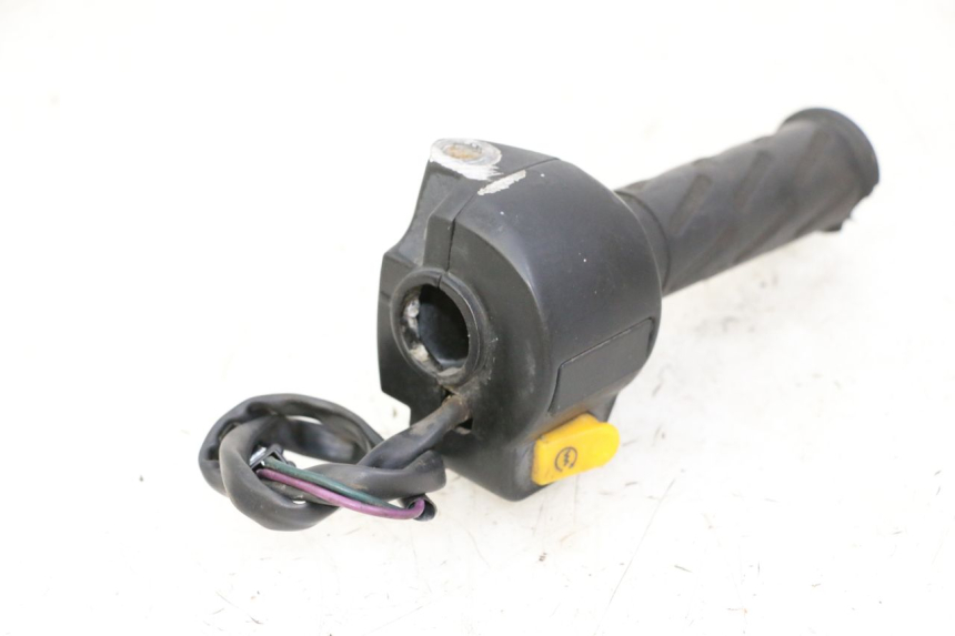 photo de RIGHT HANDLEBAR SWITCH PEUGEOT KISBEE 2T 50 (2010 - 2017)