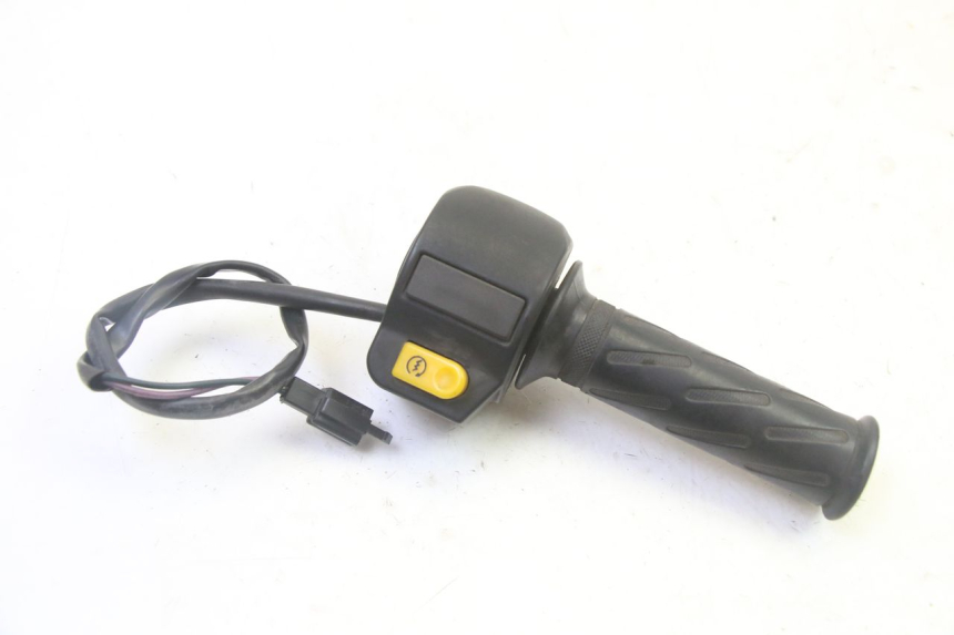 photo de RIGHT HANDLEBAR SWITCH PEUGEOT KISBEE 2T 50 (2010 - 2017)