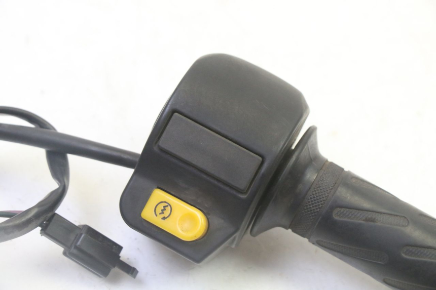 photo de RIGHT HANDLEBAR SWITCH PEUGEOT KISBEE 2T 50 (2010 - 2017)