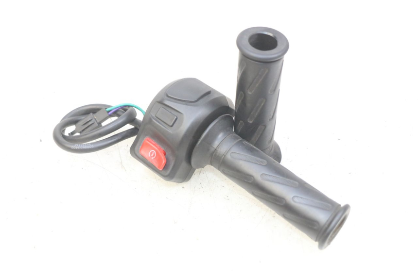 photo de RIGHT HANDLEBAR SWITCH PEUGEOT KISBEE 4T 50 (2018 - 2022)