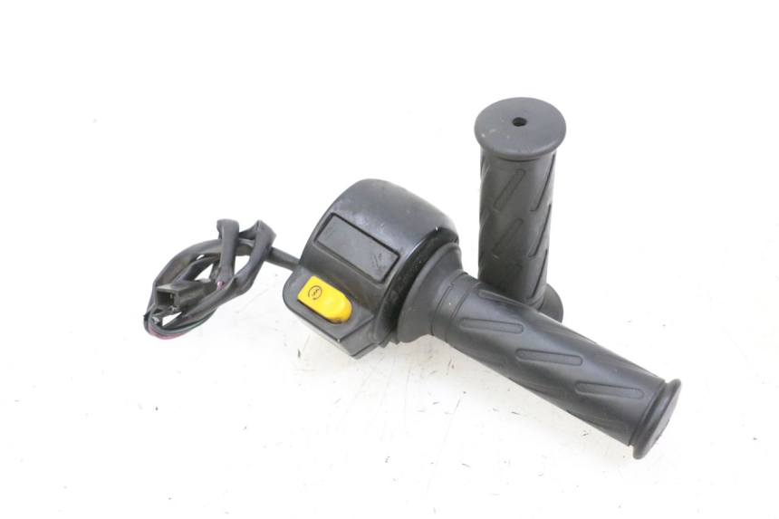 photo de RIGHT HANDLEBAR SWITCH PEUGEOT KISBEE 4T 50 (2010 - 2017)