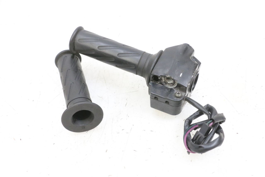 photo de RIGHT HANDLEBAR SWITCH PEUGEOT KISBEE 4T 50 (2010 - 2017)