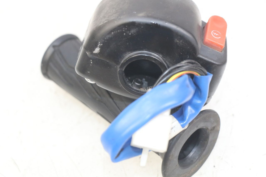 photo de RIGHT HANDLEBAR SWITCH KYMCO AGILITY 16+ 4T 50 (2018 - 2023)