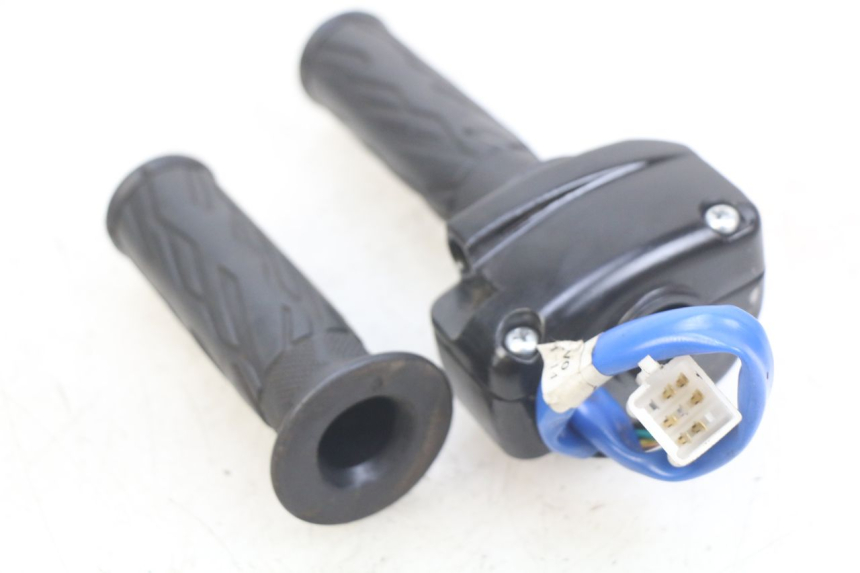 photo de RIGHT HANDLEBAR SWITCH KYMCO AGILITY 16+ 4T 50 (2018 - 2023)