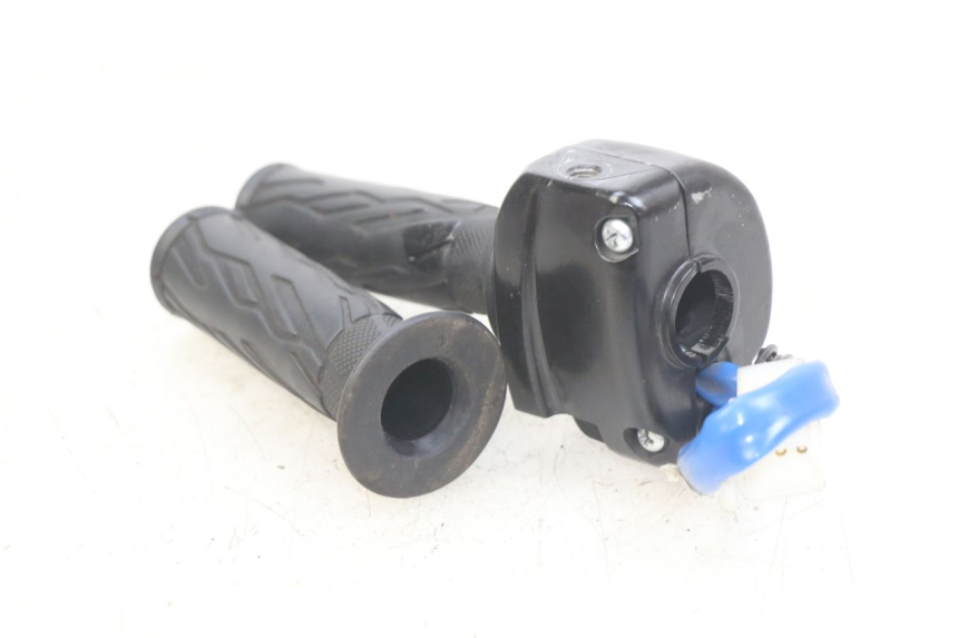 photo de RIGHT HANDLEBAR SWITCH KYMCO AGILITY 16+ 4T 50 (2018 - 2023)