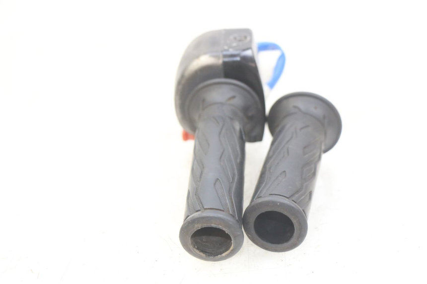 photo de RIGHT HANDLEBAR SWITCH KYMCO AGILITY 16+ 4T 50 (2018 - 2023)