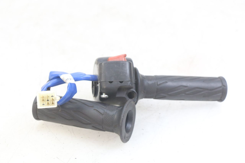 photo de RIGHT HANDLEBAR SWITCH KYMCO AGILITY 16+ 4T 50 (2018 - 2023)