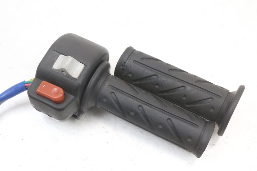 photo de RIGHT HANDLEBAR SWITCH KYMCO AGILITY 4T 50 (2005 - 2018)