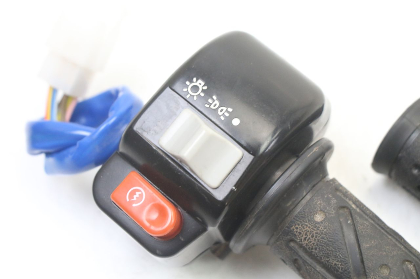 photo de RIGHT HANDLEBAR SWITCH KYMCO AGILITY 4T 50 (2005 - 2018)