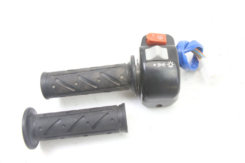 photo de RIGHT HANDLEBAR SWITCH KYMCO AGILITY 4T 50 (2005 - 2018)