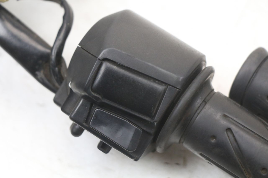 photo de RIGHT HANDLEBAR SWITCH KYMCO DINK 4T 50 (2007 - 2018)