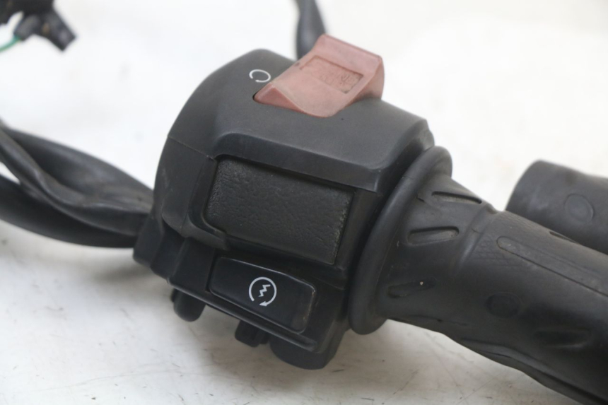 photo de RIGHT HANDLEBAR SWITCH KYMCO X-TOWN XTOWN 125 (2016 - 2021)