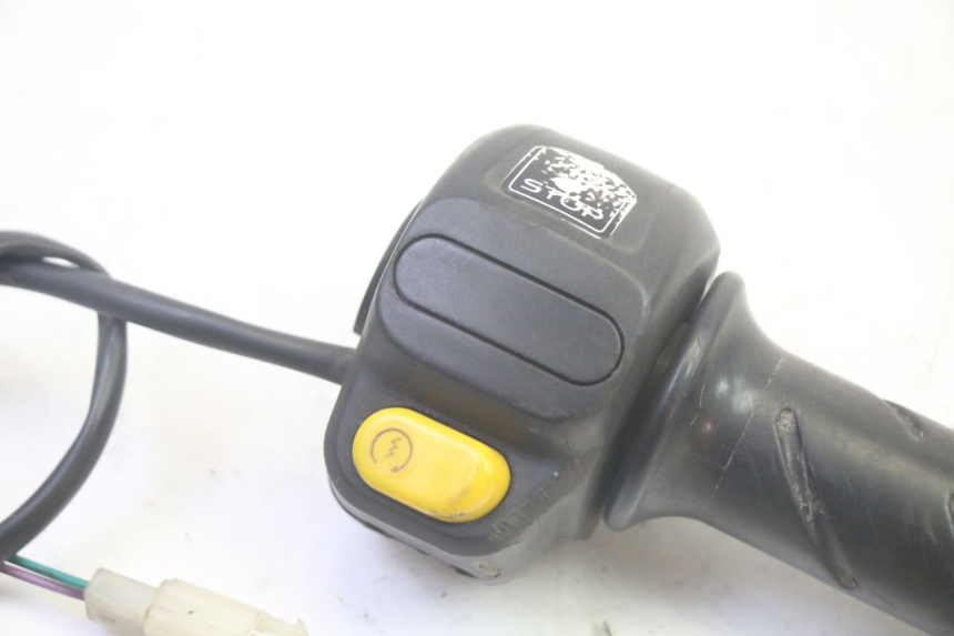 photo de RIGHT HANDLEBAR SWITCH PEUGEOT LUDIX 50 (2008 - 2017) - Component detail