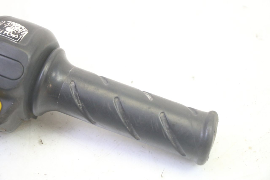 photo de RIGHT HANDLEBAR SWITCH PEUGEOT LUDIX 50 (2008 - 2017) - Zoom on usage condition