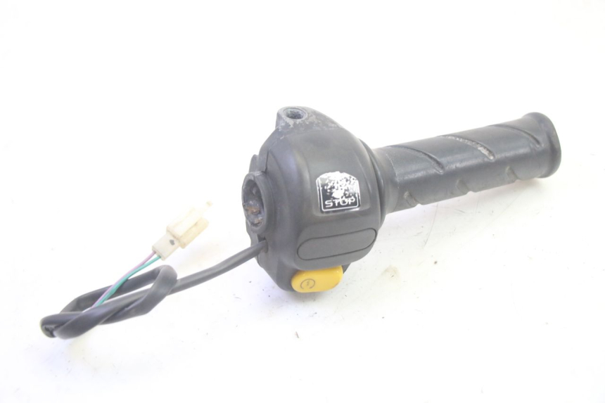 photo de RIGHT HANDLEBAR SWITCH PEUGEOT LUDIX 50 (2008 - 2017) - Alternative perspective