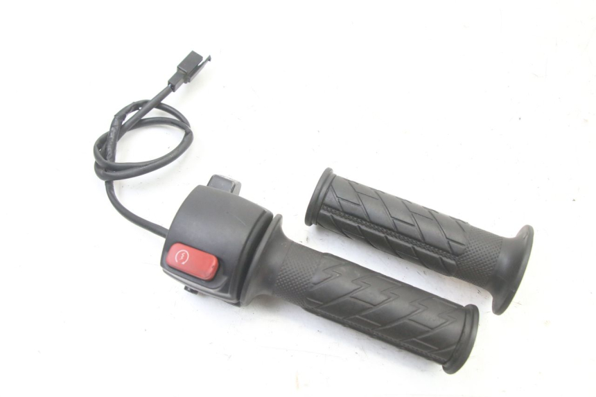 photo de RIGHT SWITCH MBK BOOSTER SPIRIT NAKED 50 (2004 - 2017)