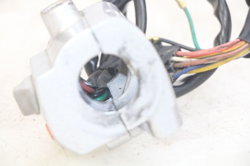 photo de RIGHT HANDLEBAR SWITCH SYM MIO 50 (2011 - 2017)