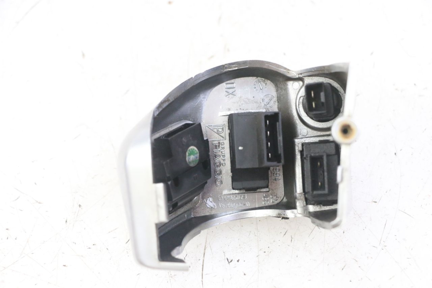 photo de RIGHT SWITCH PIAGGIO MP3 LT 400 (2007 - 2012)