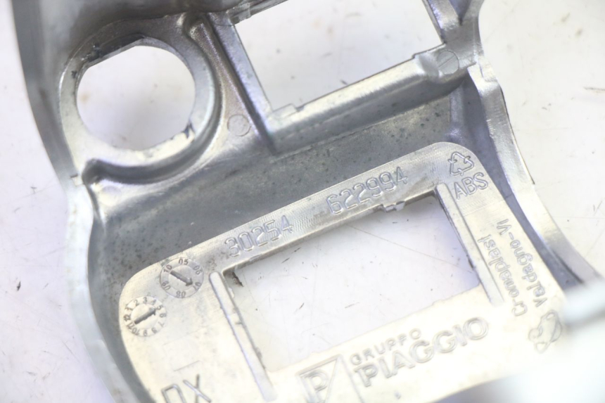 photo de RIGHT SWITCH PIAGGIO MP3 LT 400 (2007 - 2012) - Product overview