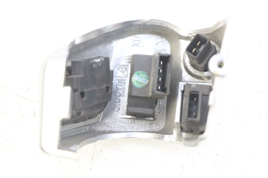 photo de RIGHT SWITCH PIAGGIO MP3 125 (2006 - 2014)