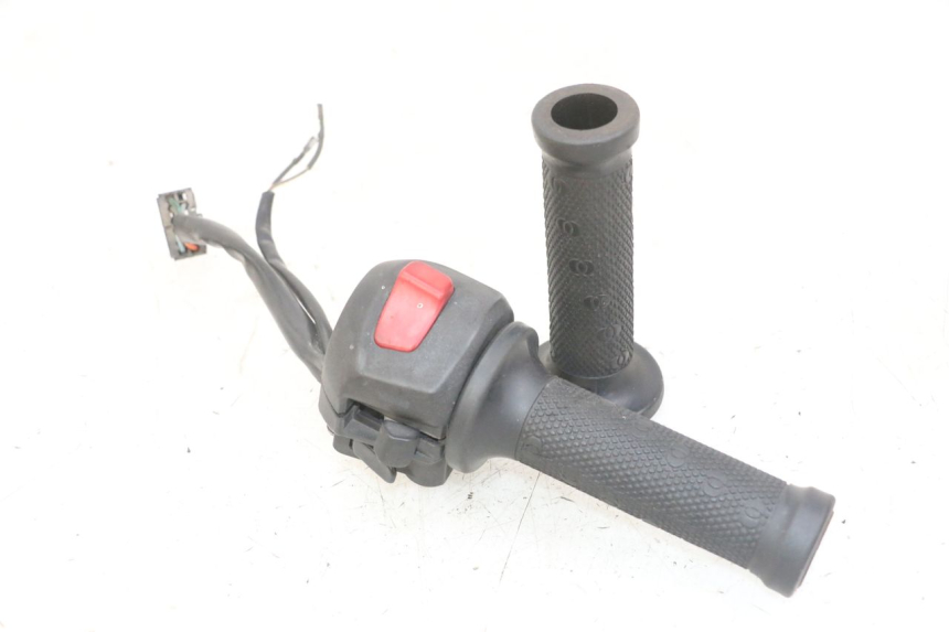 photo de RIGHT HANDLEBAR SWITCH GILERA NEXUS 125 (2009 - 2013)