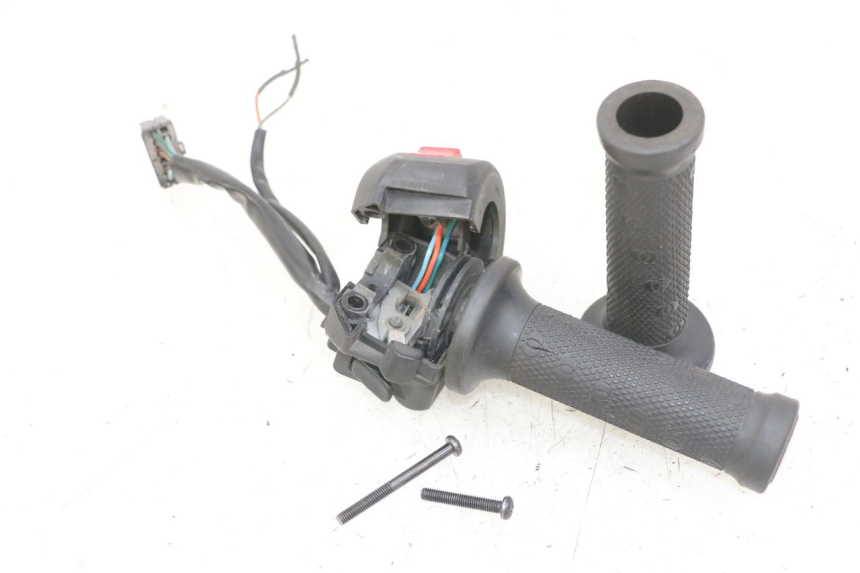 photo de RIGHT HANDLEBAR SWITCH GILERA NEXUS 125 (2009 - 2013)