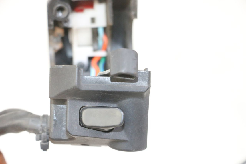 photo de RIGHT HANDLEBAR SWITCH GILERA NEXUS 125 (2009 - 2013)