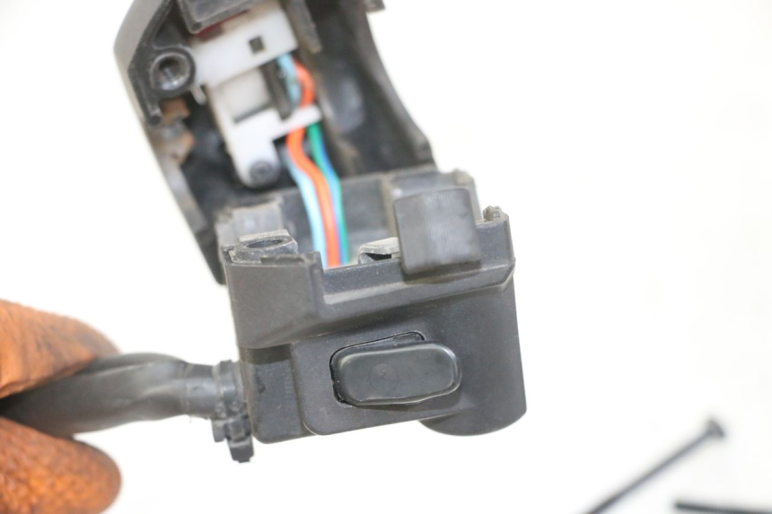 photo de RIGHT HANDLEBAR SWITCH GILERA NEXUS 125 (2009 - 2013)