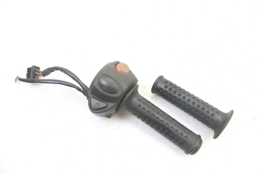 photo de RIGHT HANDLEBAR SWITCH GILERA NEXUS 125 (2009 - 2013)