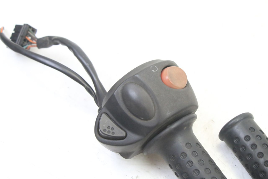 photo de RIGHT HANDLEBAR SWITCH GILERA NEXUS 125 (2009 - 2013)