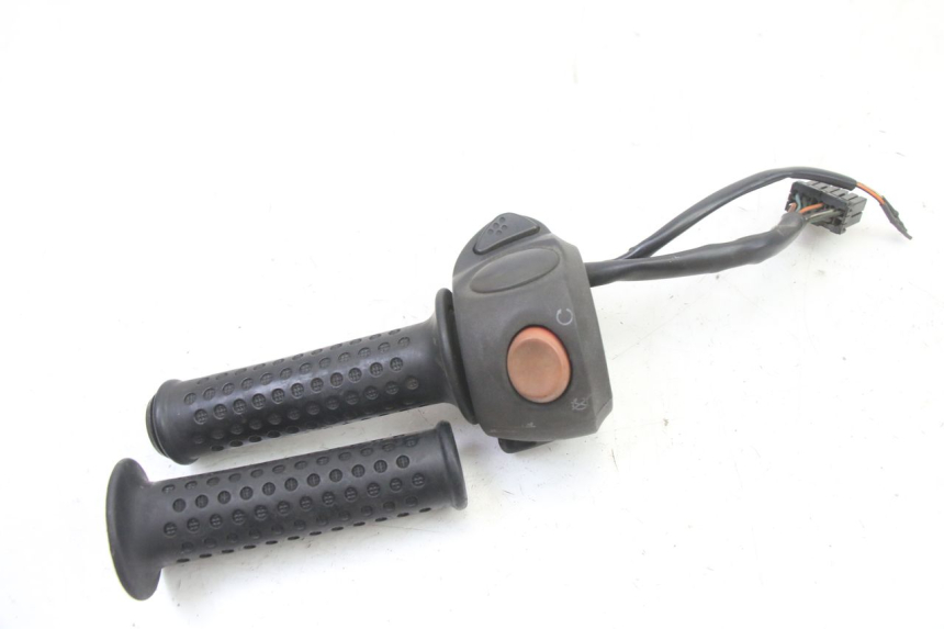 photo de RIGHT HANDLEBAR SWITCH GILERA NEXUS 125 (2009 - 2013)