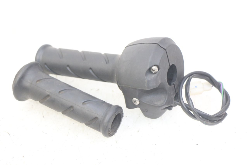 photo de RIGHT HANDLEBAR SWITCH PEUGEOT CITYSTAR 2T 50 (2018 - 2021)
