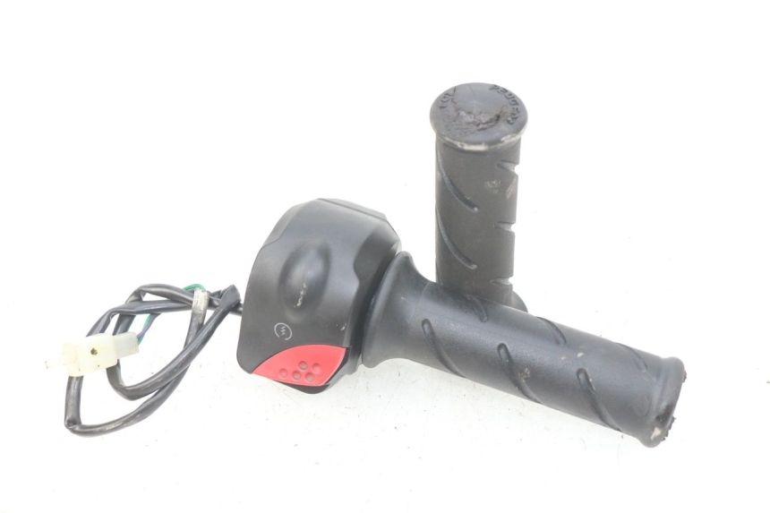 photo de RIGHT HANDLEBAR SWITCH PEUGEOT LUDIX 50 (2008 - 2017)