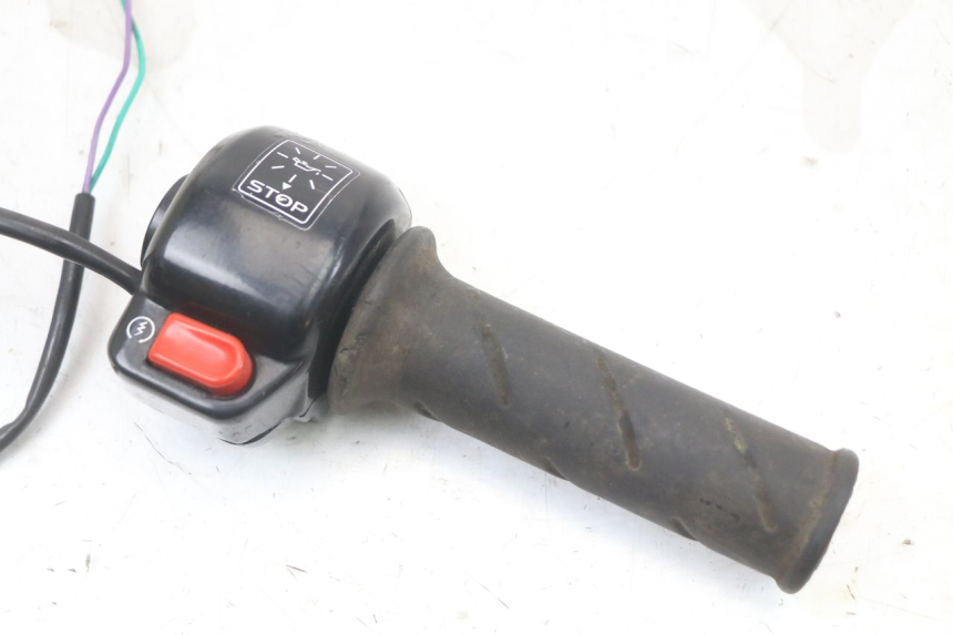 photo de RIGHT HANDLEBAR SWITCH PEUGEOT LUDIX 50 (2005 - 2007)