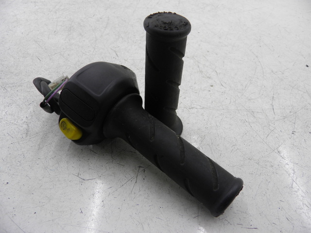 photo de RIGHT HANDLEBAR SWITCH PEUGEOT LUDIX 50 (2008 - 2017)