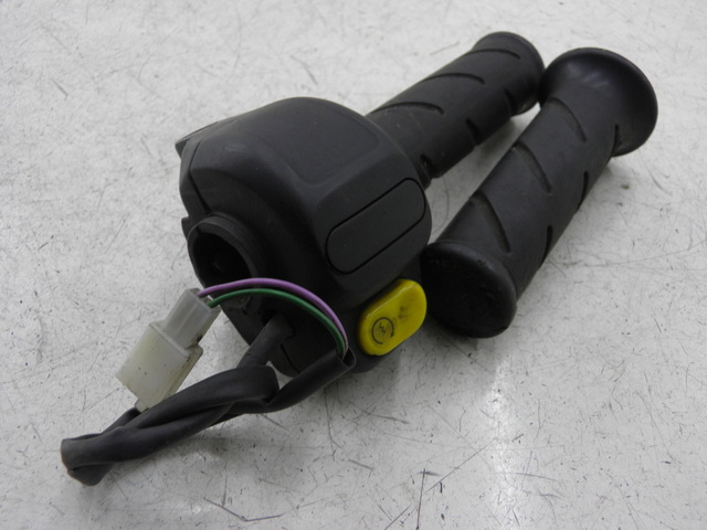 photo de RIGHT HANDLEBAR SWITCH PEUGEOT LUDIX 50 (2008 - 2017)