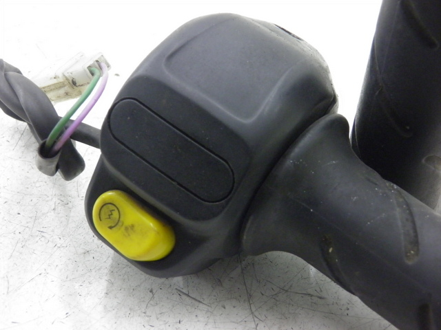 photo de RIGHT HANDLEBAR SWITCH PEUGEOT LUDIX 50 (2008 - 2017)