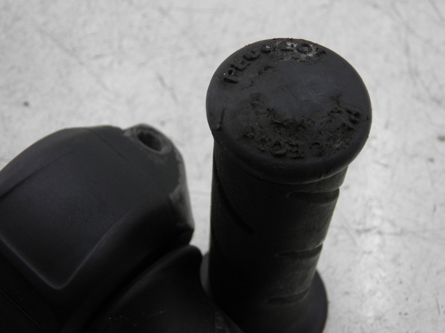 photo de RIGHT HANDLEBAR SWITCH PEUGEOT LUDIX 50 (2008 - 2017)