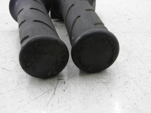 photo de RIGHT HANDLEBAR SWITCH PEUGEOT LUDIX 50 (2008 - 2017)