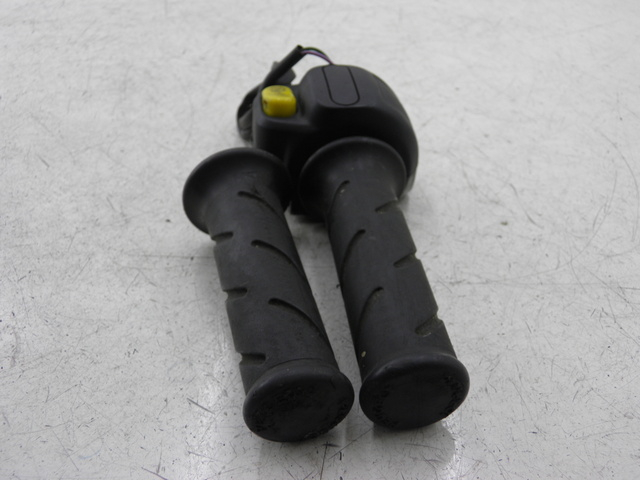 photo de RIGHT HANDLEBAR SWITCH PEUGEOT LUDIX 50 (2008 - 2017)